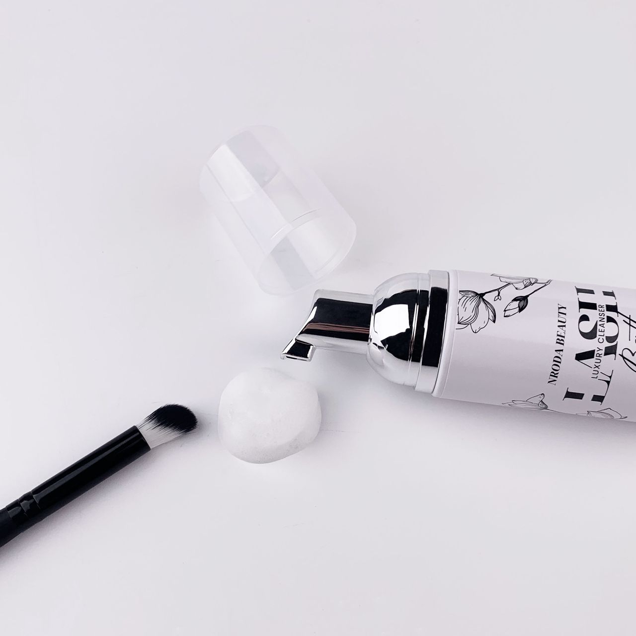 Nroda Lash Shampoo Brush